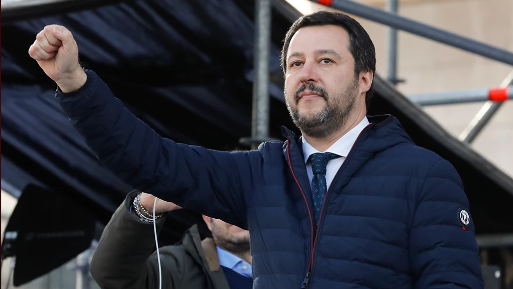 Ο Σαλβίνι δεν αστειεύεται: «Αποκεφαλίζει» την Λερναία Υδρα της παγκοσμιοποίησης – Ετοιμάζει «σκούπα» σε κάθε γειτονιά – Μετανάστες τέλος!
